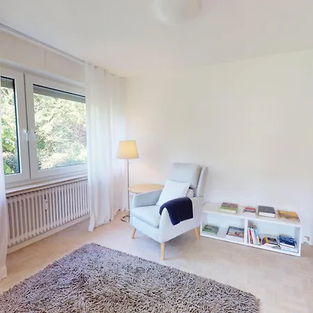 Lichtdurchflutete Eg-wohnung Apartment