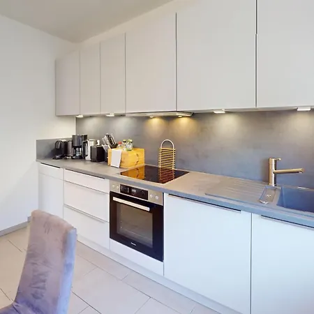 Lichtdurchflutete Eg-wohnung Apartment *