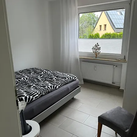 Lichtdurchflutete Eg-wohnung Apartment *